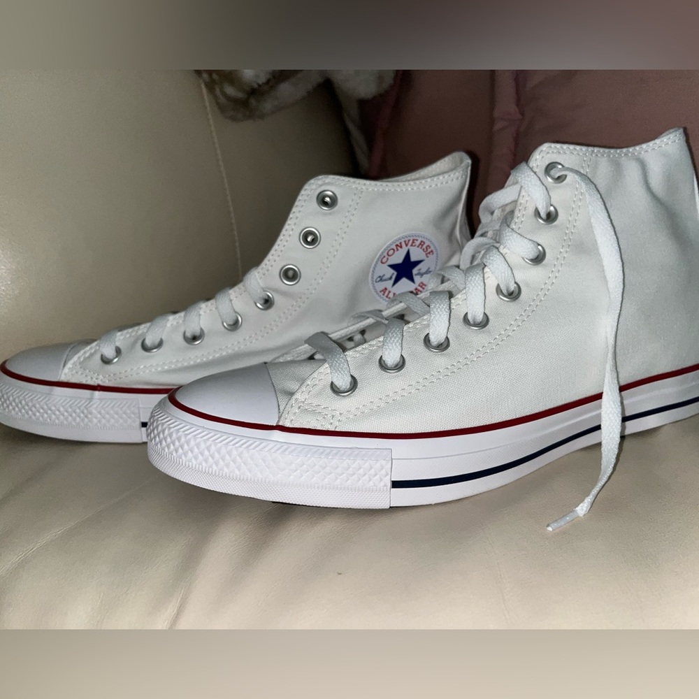 BRAND NEW NEVER WORN NWT Converse high tops size 1O men’s sneakers